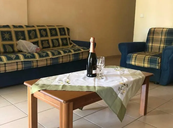 Gregory & George Semesterbostad Hanioti